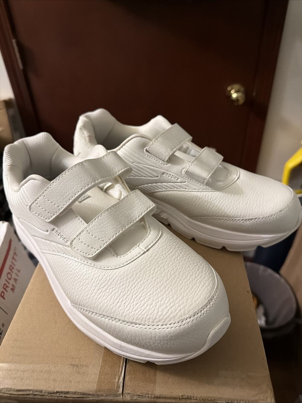 Womens Brooks Addiction Walker V-Strap 2, 12 Wide White 1203091D142